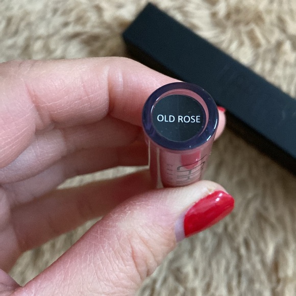 🆕 Laritzy lip gloss in shade old rose - Picture 2 of 3